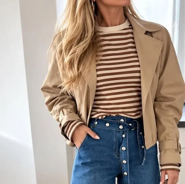 Photo by GAAGO FASHION on September 22, 2026. Ist möglicherweise ein Bild von Jacke, Rollkragen-Top und Text.