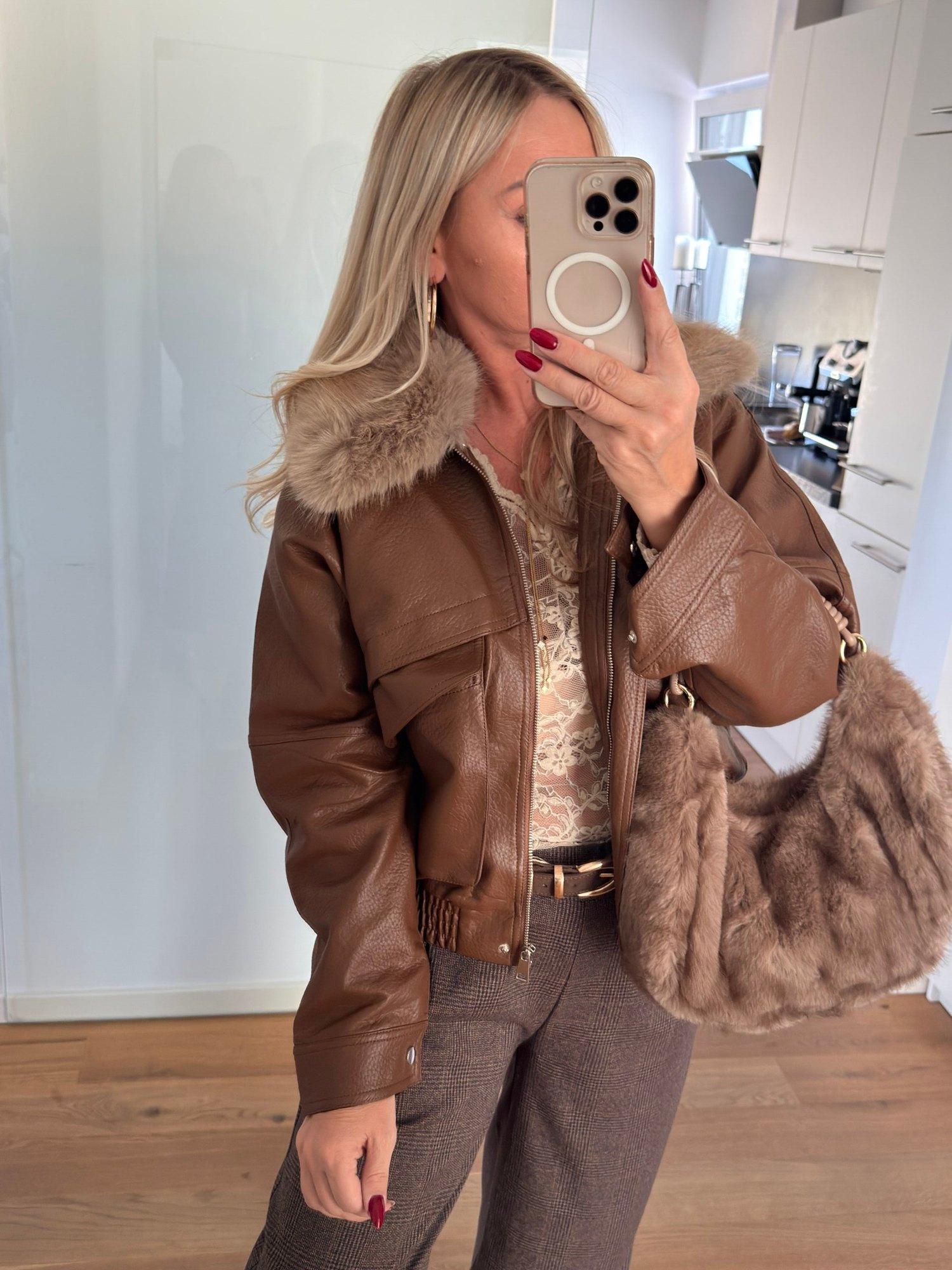 Jacke in Lederoptik mit Fellkragen – Produktansicht 2