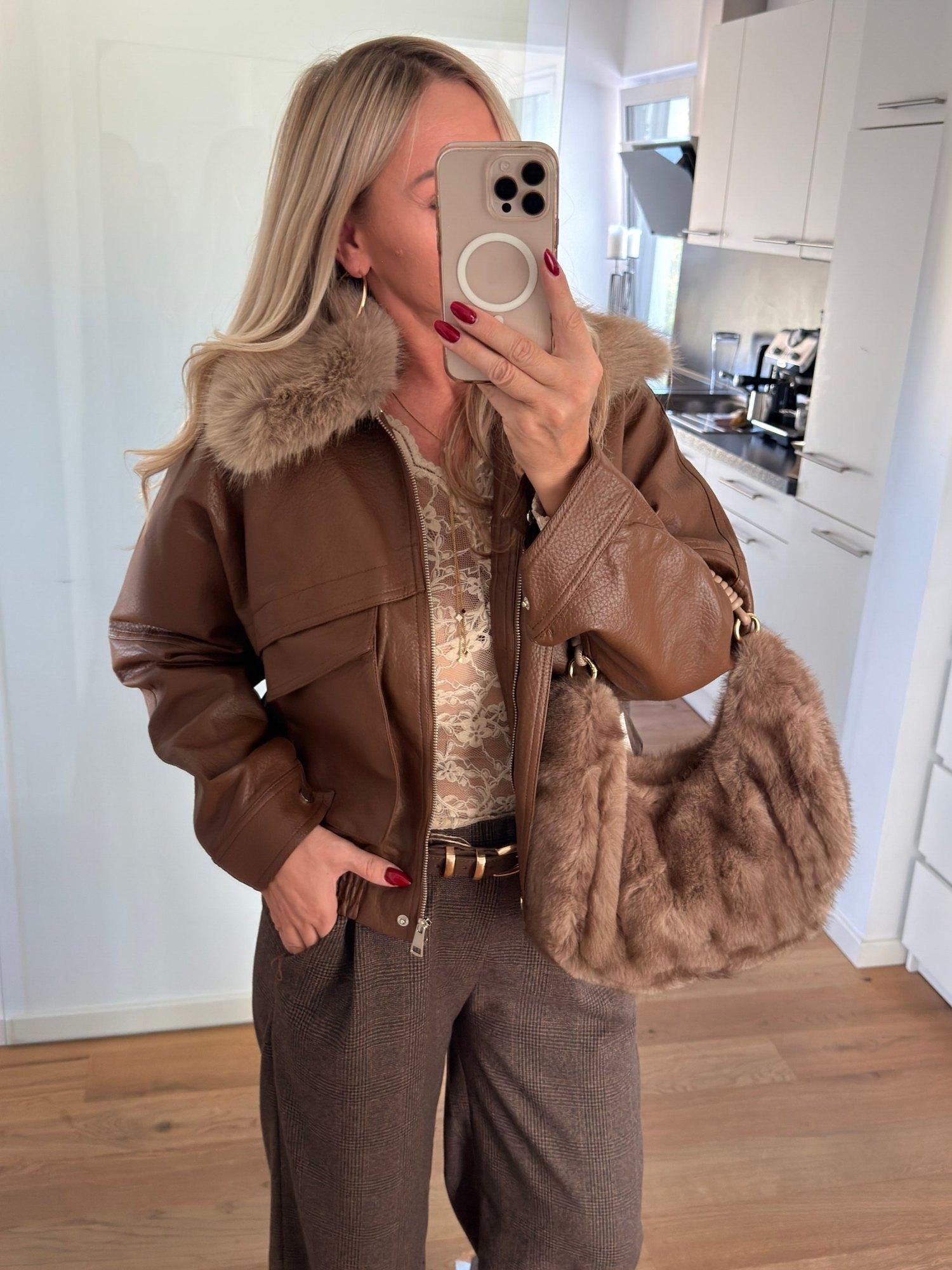 Jacke in Lederoptik mit Fellkragen – Produktansicht 1