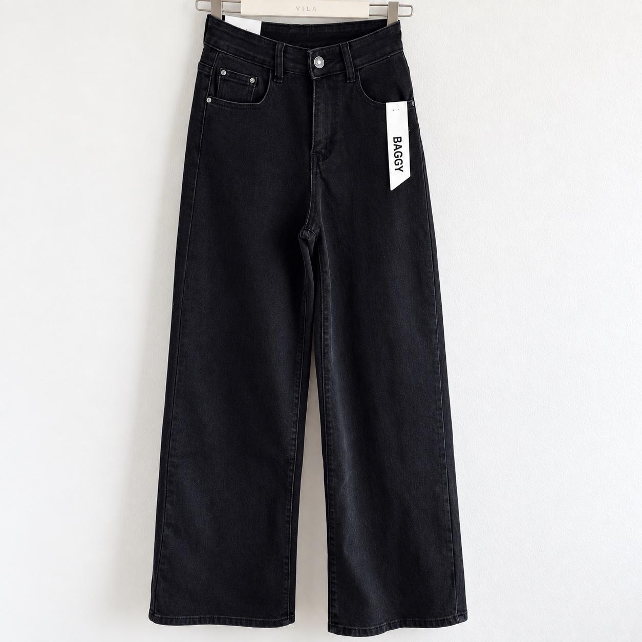 Schwarze Hose mit weitem Bein