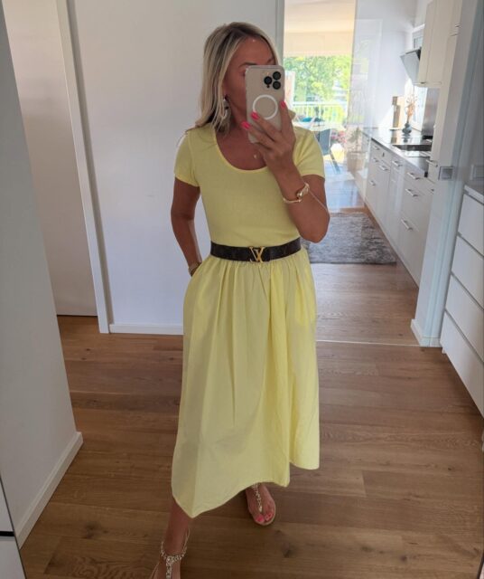 „Tolles, luftiges Kleid aus Baumwolle mit Seitentaschen und geripptem Oberteil – super bequem und cool zugleich.“